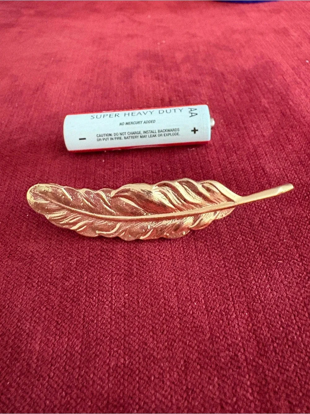 Never Used Elegant Gold Tone Feather Brooch Textured Leaf Pin Lapel Accessory
